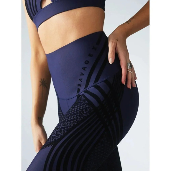 Savage X Fenty Sport Leggings Women's Black Flocked Artwork US 2X NWT - Picture 2 of 9